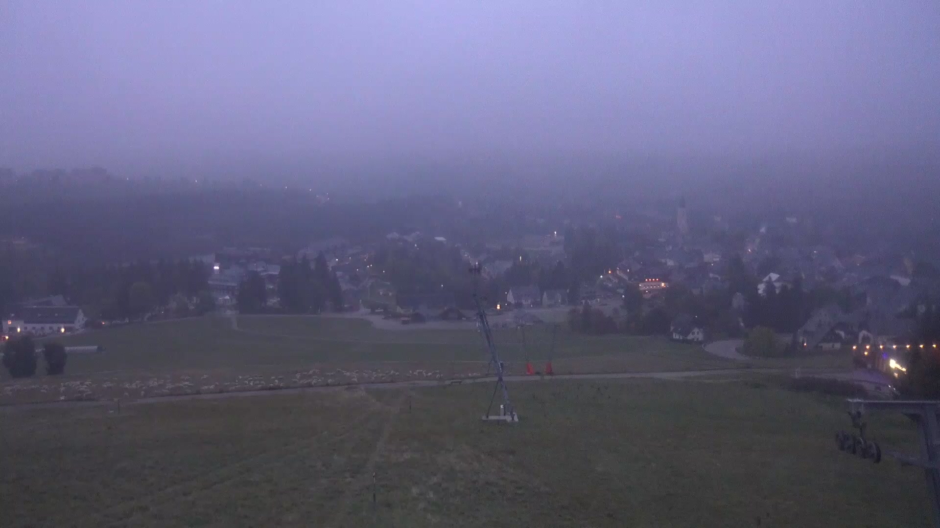 Oberwiesenthal Fichtelberg Skihang snow cam captured at 3 October 2026 at 7:09 pm GMT+2