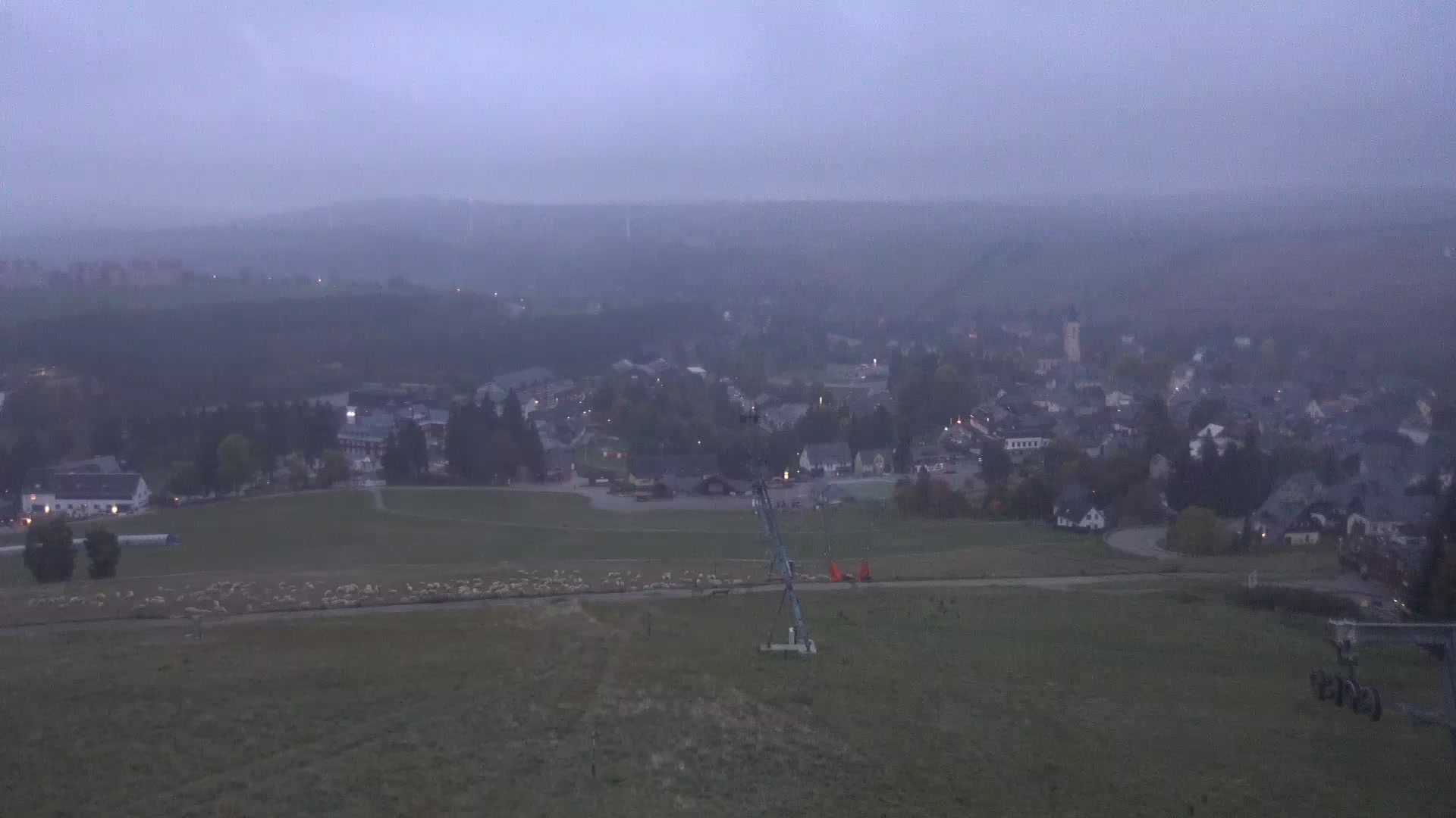 Oberwiesenthal Fichtelberg Skihang snow cam captured at 4 October 2026 at 7:06 pm GMT+2