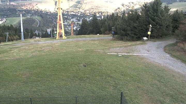 Oberwiesenthal Blick nach Oberwiesenthal snow cam captured at 15 September 2026 at 6:42 pm GMT+2