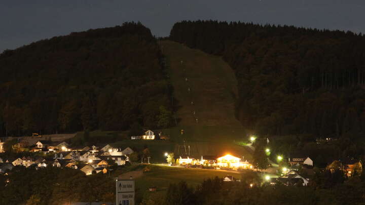 Willingen Base Station Ettelsberg-Seilbahn snow cam captured at 27 September 2026 at 11:48 pm GMT+2