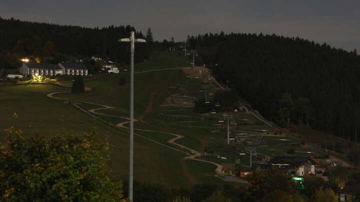 Willingen Base Station Ettelsberg-Seilbahn snow cam captured at 28 September 2026 at 11:57 pm GMT+2