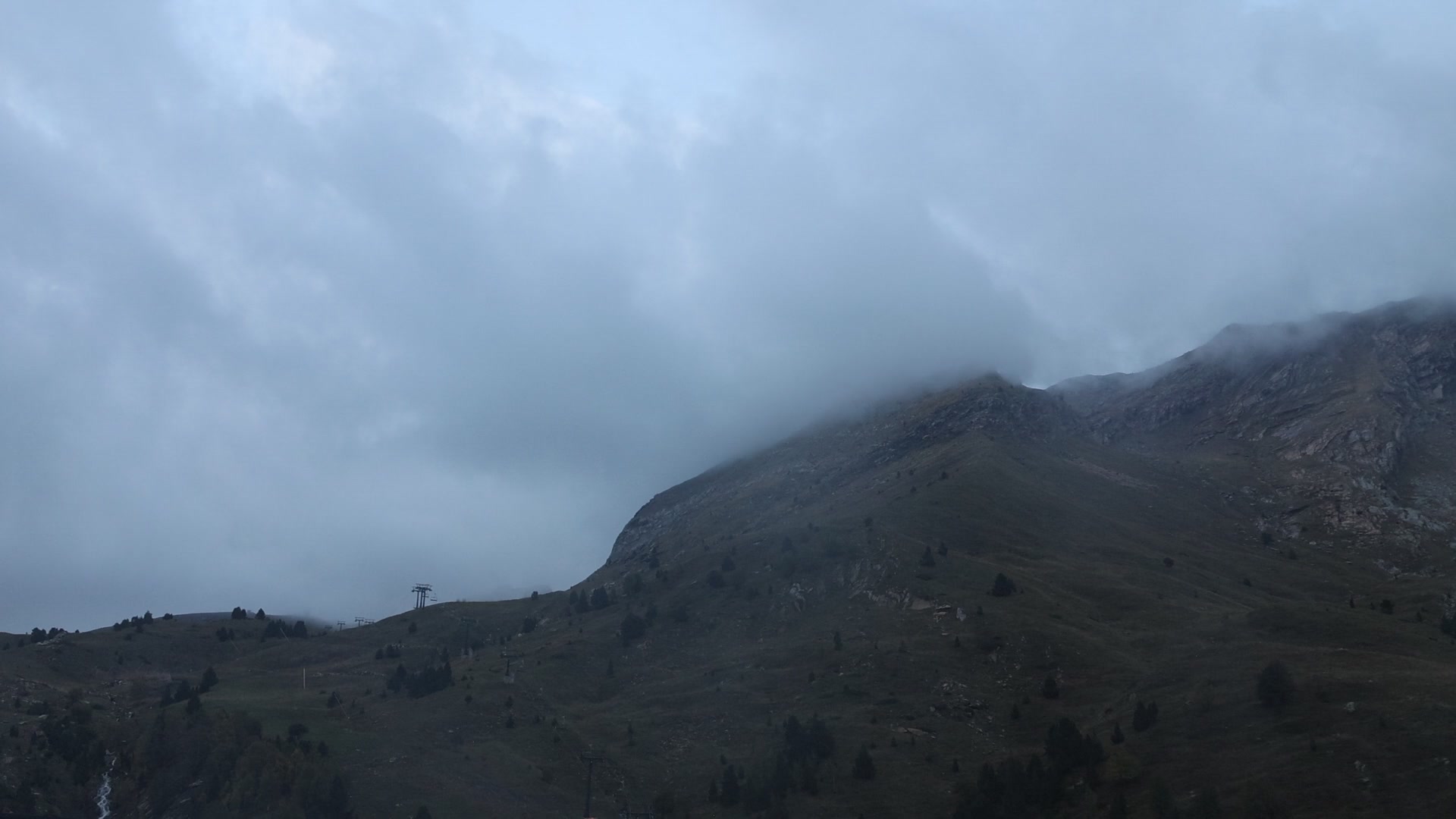 Cerler Ampriu snow cam captured at 4 October 2026 at 7:47 pm GMT+2