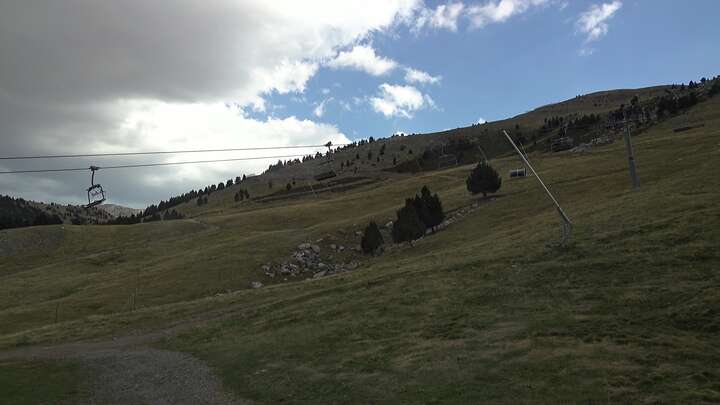 Cerler Restaurante El Bosque snow cam captured at 15 September 2026 at 6:04 pm GMT+2
