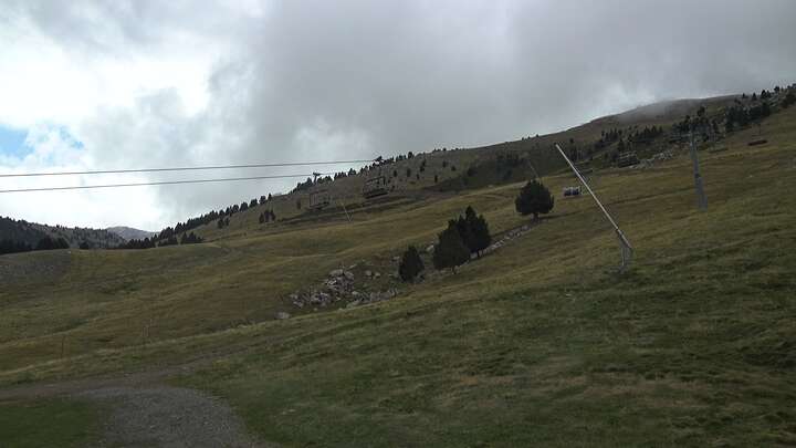 Cerler Restaurante El Bosque snow cam captured at 17 September 2026 at 10:10 pm GMT+2