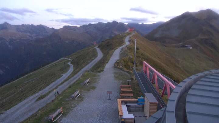 Bad Gastein Stubnerkogel Upper Station South Side snow cam captured at 19 September 2026 at 7:31 pm GMT+2
