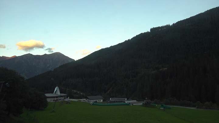 Bad Hofgastein Skizentrum Angertal snow cam captured at 22 September 2026 at 7:08 pm GMT+2