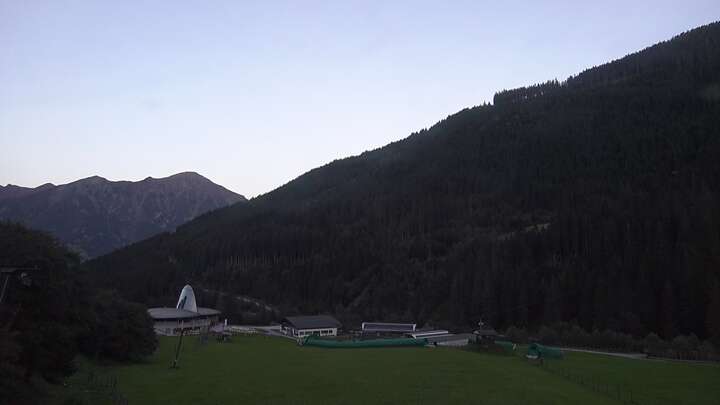 Bad Hofgastein Skizentrum Angertal snow cam captured at 28 September 2026 at 7:02 pm GMT+2