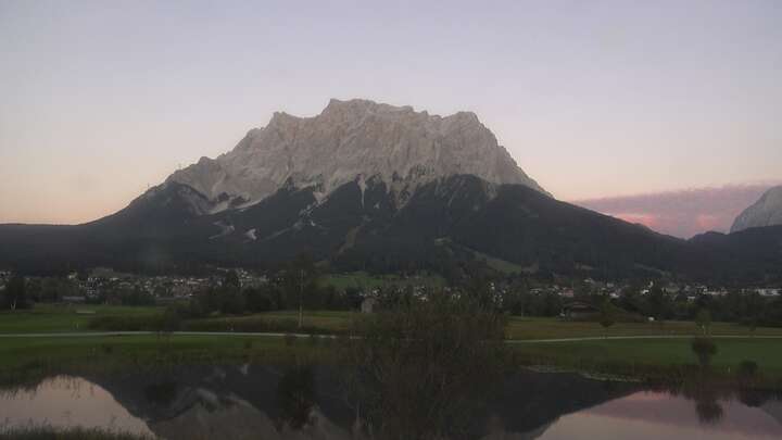 Ehrwald Tiroler Zugspitze Golf-Anlage snow cam captured at 25 September 2026 at 7:34 pm GMT+2