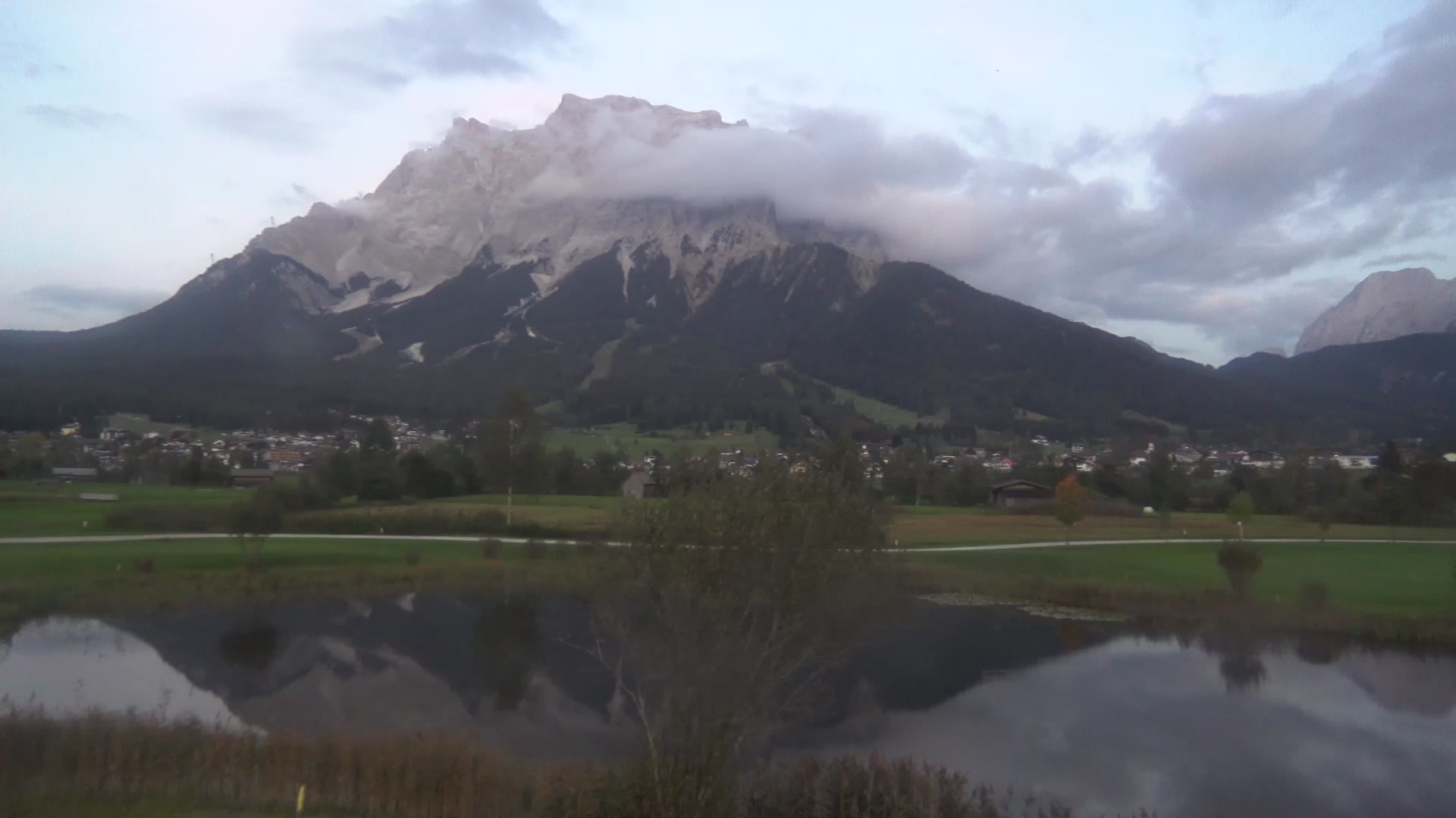 Ehrwald Tiroler Zugspitze Golf-Anlage snow cam captured at 4 October 2026 at 7:03 pm GMT+2