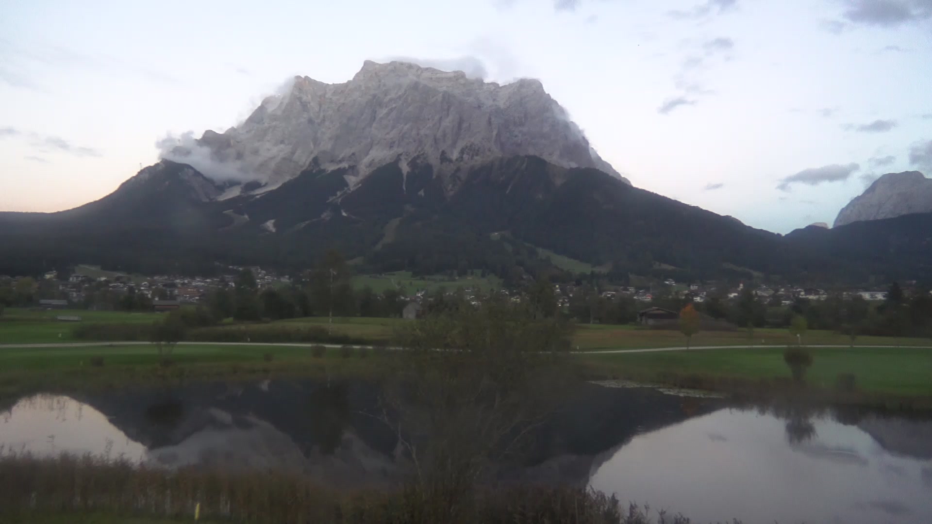 Ehrwald Tiroler Zugspitze Golf-Anlage snow cam captured at 5 October 2026 at 7:10 pm GMT+2