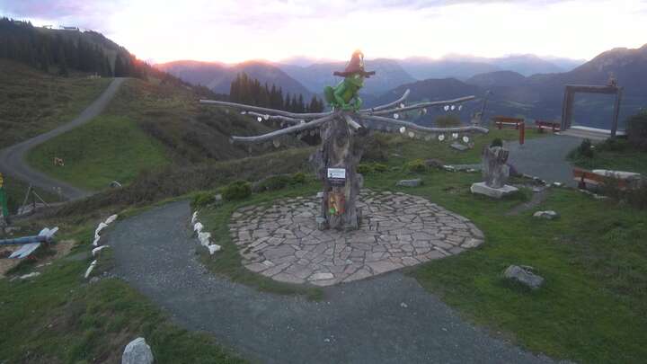 Ellmau Ellmau Hartkaiser II snow cam captured at 14 September 2026 at 7:42 pm GMT+2