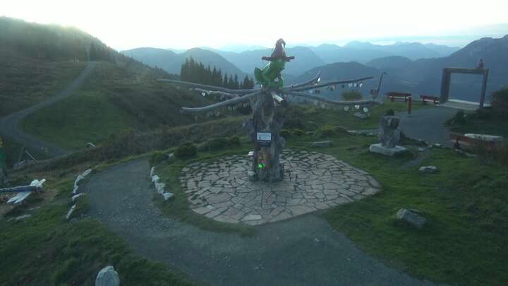 Ellmau Ellmau Hartkaiser II snow cam captured at 17 September 2026 at 10:04 pm GMT+2