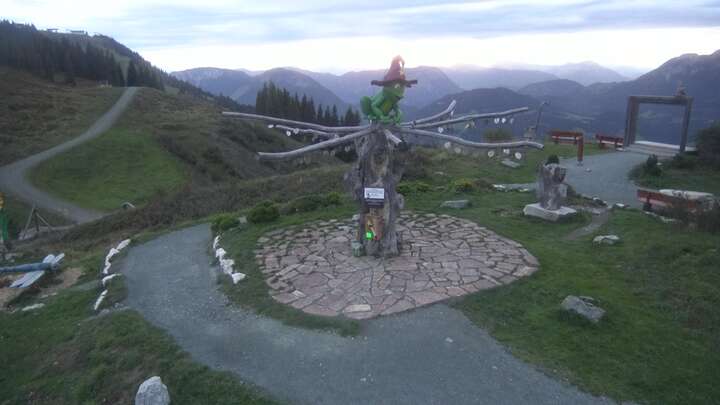 Ellmau Ellmau Hartkaiser II snow cam captured at 18 September 2026 at 7:40 pm GMT+2