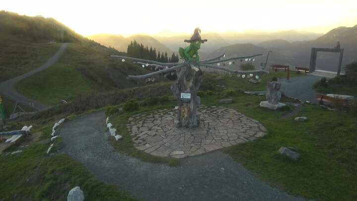 Ellmau Ellmau Hartkaiser II snow cam captured at 25 September 2026 at 7:02 pm GMT+2