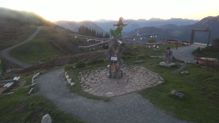 Ellmau Ellmau Hartkaiser II snow cam captured at 27 September 2026 at 7:17 pm GMT+2