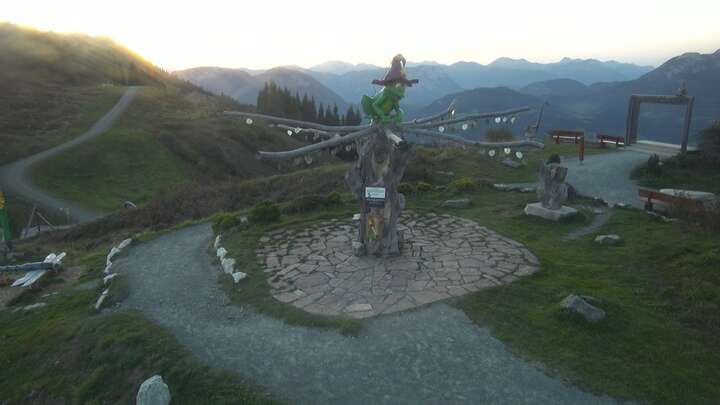 Ellmau Ellmau Hartkaiser II snow cam captured at 28 September 2026 at 7:03 pm GMT+2