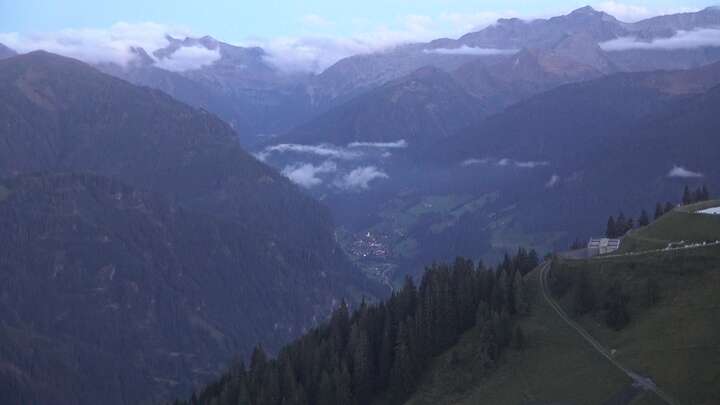 Großarl Upper Station 6er Sesselbahn Harbach snow cam captured at 17 September 2026 at 10:21 pm GMT+2