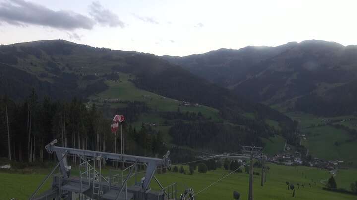 Maria Alm Natrun Upper Station snow cam captured at 22 September 2026 at 7:21 pm GMT+2