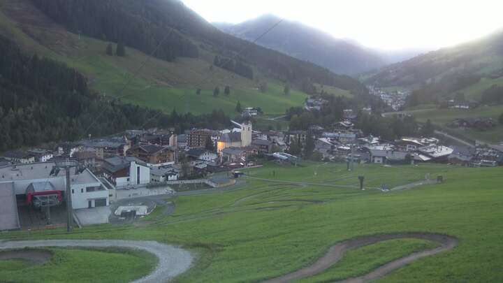 Saalbach Kohlmais Tal snow cam captured at 17 September 2026 at 10:11 pm GMT+2
