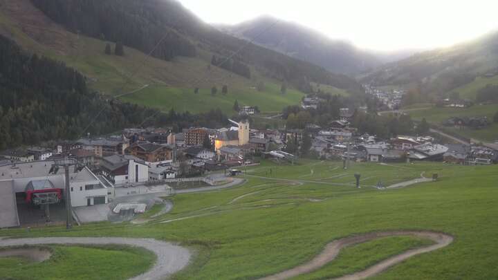 Saalbach Kohlmais Tal snow cam captured at 27 September 2026 at 7:08 pm GMT+2
