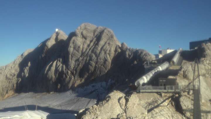 Schladming Upper Station Dachstein Hunerkogel snow cam captured at 15 September 2026 at 6:10 pm GMT+2