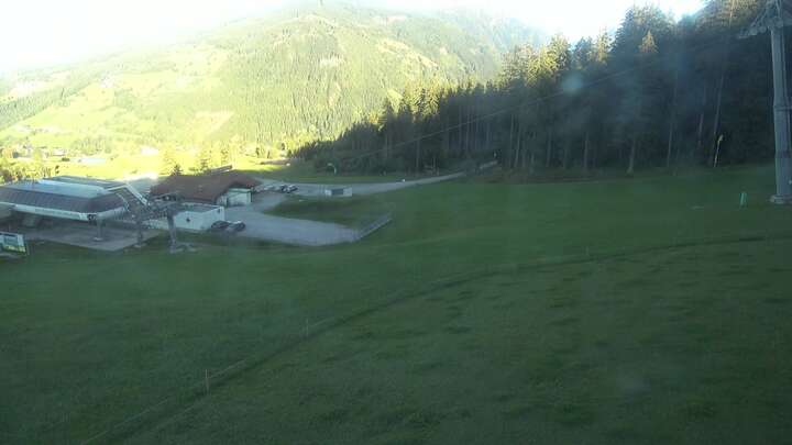 Schladming Hochwurzen Base Station snow cam captured at 15 September 2026 at 6:10 pm GMT+2