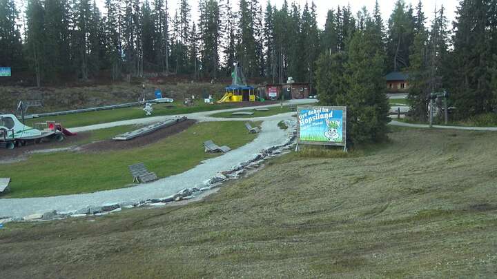 Schladming Hopsi Express Base Station snow cam captured at 28 September 2026 at 7:05 pm GMT+2