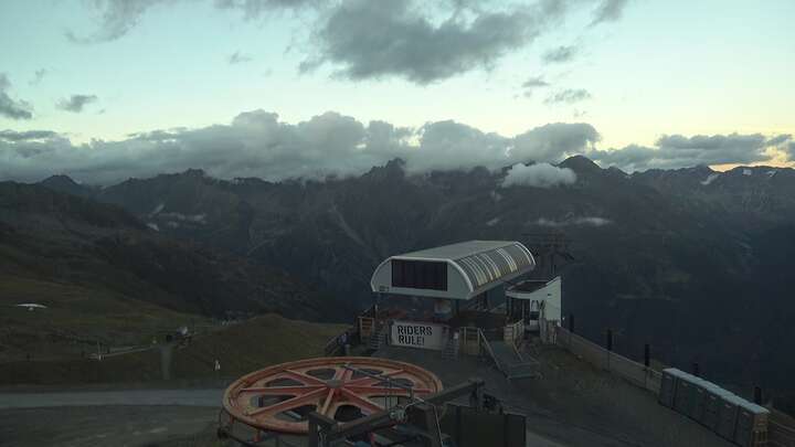 Sölden Seekogl snow cam captured at 14 September 2026 at 7:47 pm GMT+2