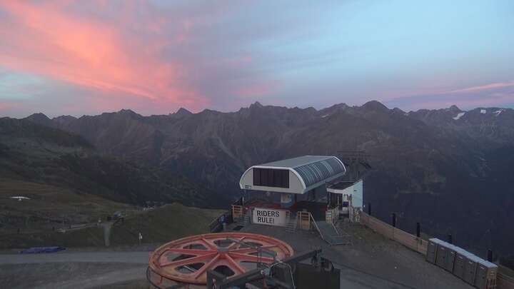 Sölden Seekogl snow cam captured at 19 September 2026 at 7:42 pm GMT+2