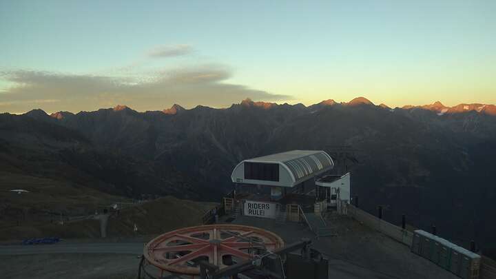 Sölden Seekogl snow cam captured at 25 September 2026 at 7:16 pm GMT+2