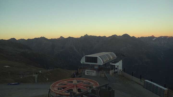 Sölden Seekogl snow cam captured at 27 September 2026 at 7:12 pm GMT+2