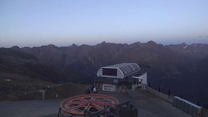Sölden Seekogl snow cam captured at 28 September 2026 at 7:08 pm GMT+2