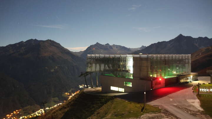 Sölden Giggijoch snow cam captured at 25 September 2026 at 11:48 pm GMT+2