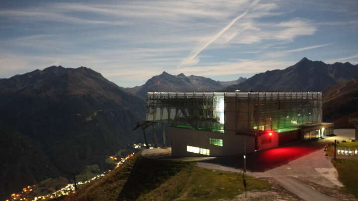 Sölden Giggijoch snow cam captured at 26 September 2026 at 11:48 pm GMT+2