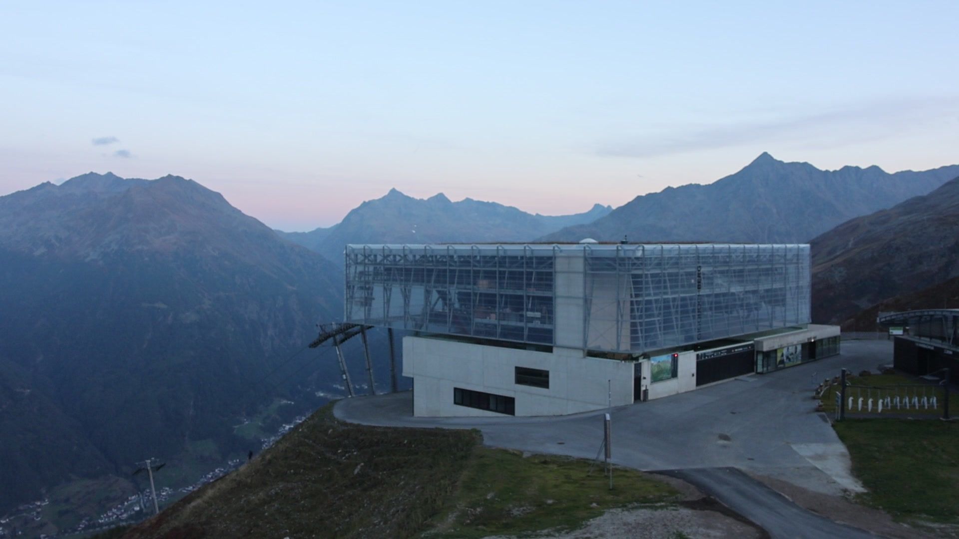Sölden Giggijoch snow cam captured at 3 October 2026 at 7:01 pm GMT+2
