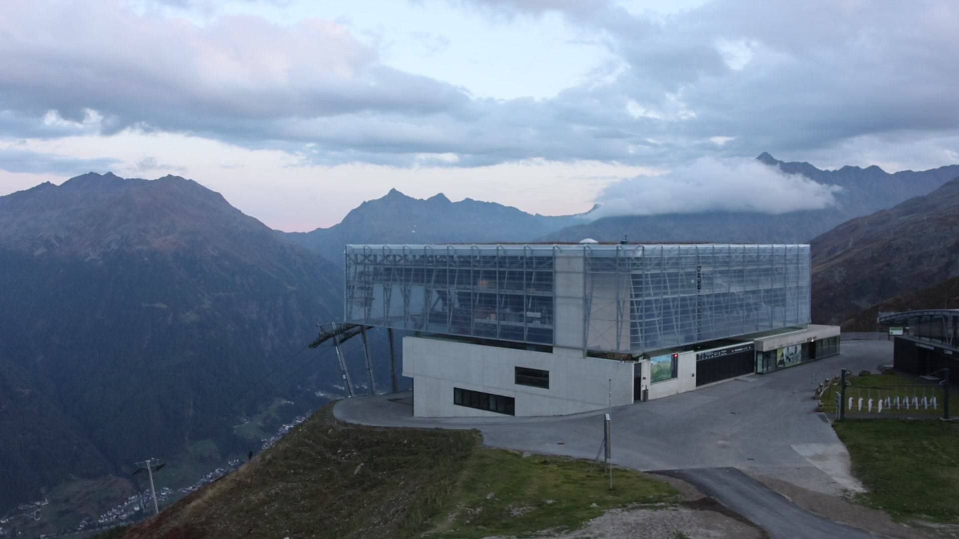 Sölden Giggijoch snow cam captured at 4 October 2026 at 6:56 pm GMT+2