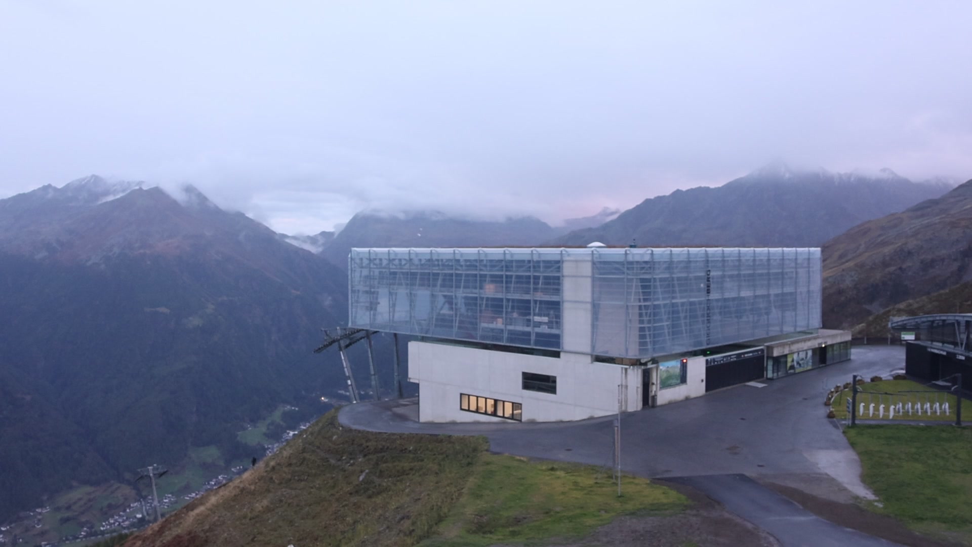Sölden Giggijoch snow cam captured at 5 October 2026 at 7:08 pm GMT+2