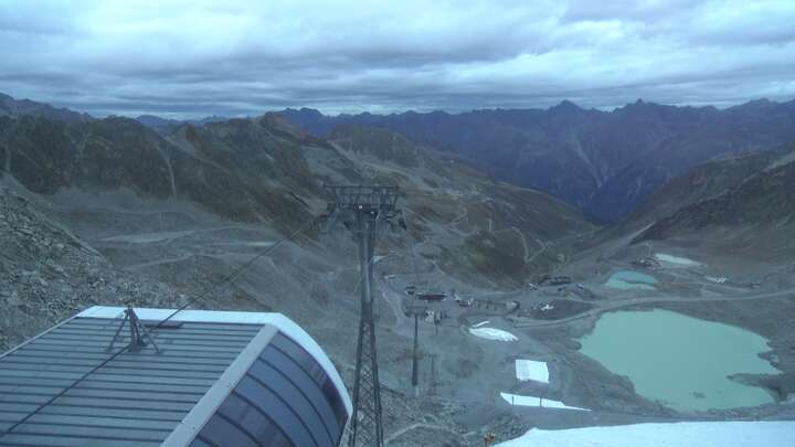 Sölden Schwarze Schneid Mid Station snow cam captured at 13 September 2026 at 7:42 pm GMT+2