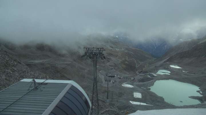 Sölden Schwarze Schneid Mid Station snow cam captured at 14 September 2026 at 7:47 pm GMT+2