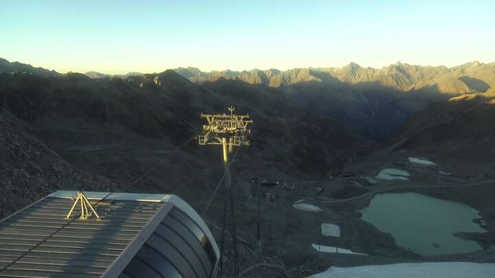 Sölden Schwarze Schneid Mid Station snow cam captured at 15 September 2026 at 7:15 pm GMT+2