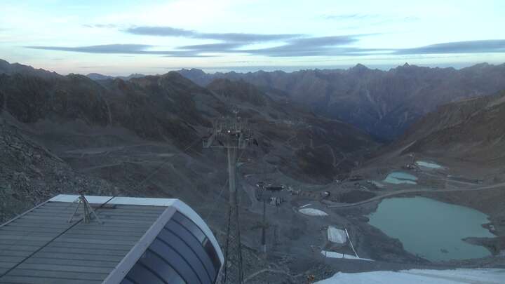 Sölden Schwarze Schneid Mid Station snow cam captured at 21 September 2026 at 7:09 pm GMT+2
