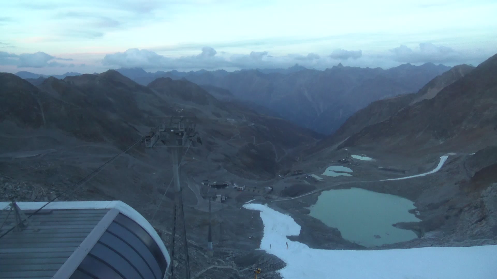 Sölden Schwarze Schneid Mid Station snow cam captured at 3 October 2026 at 7:01 pm GMT+2