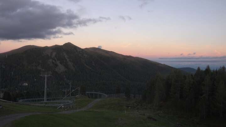 Turracherhöhe Almzeithütte snow cam captured at 14 September 2026 at 7:32 pm GMT+2