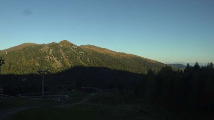 Turracherhöhe Almzeithütte snow cam captured at 15 September 2026 at 6:43 pm GMT+2