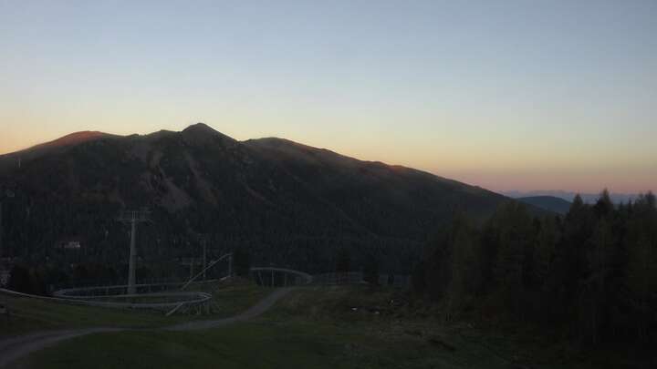 Turracherhöhe Almzeithütte snow cam captured at 26 September 2026 at 7:01 pm GMT+2