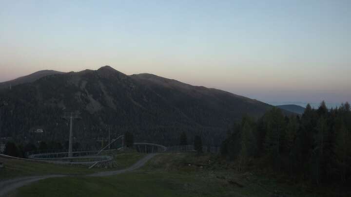 Turracherhöhe Almzeithütte snow cam captured at 28 September 2026 at 6:52 pm GMT+2