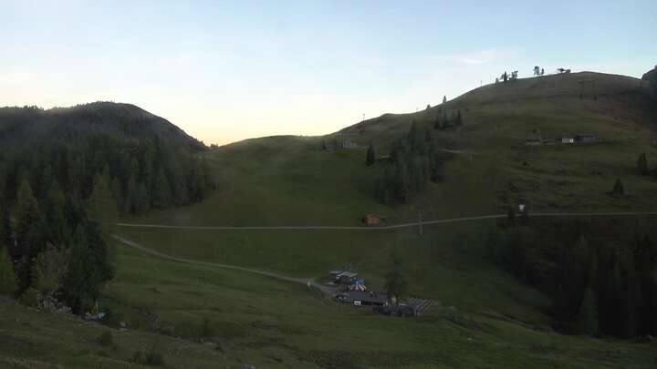 Werfenweng Schnapfenriedl snow cam captured at 27 September 2026 at 6:58 pm GMT+2