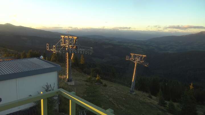 Bad St. Leonhard (Klippitztörl) Bärenwaldlift Upper Station snow cam captured at 14 September 2026 at 7:08 pm GMT+2