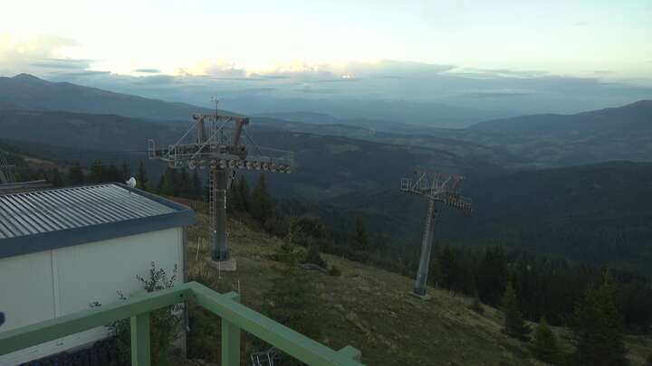 Bad St. Leonhard (Klippitztörl) Bärenwaldlift Upper Station snow cam captured at 16 September 2026 at 7:14 pm GMT+2