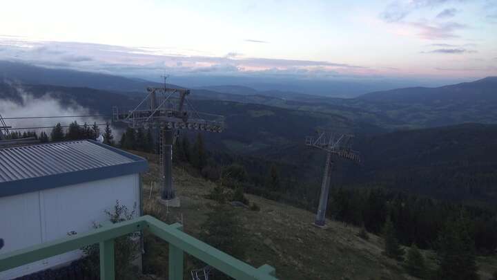 Bad St. Leonhard (Klippitztörl) Bärenwaldlift Upper Station snow cam captured at 18 September 2026 at 7:14 pm GMT+2